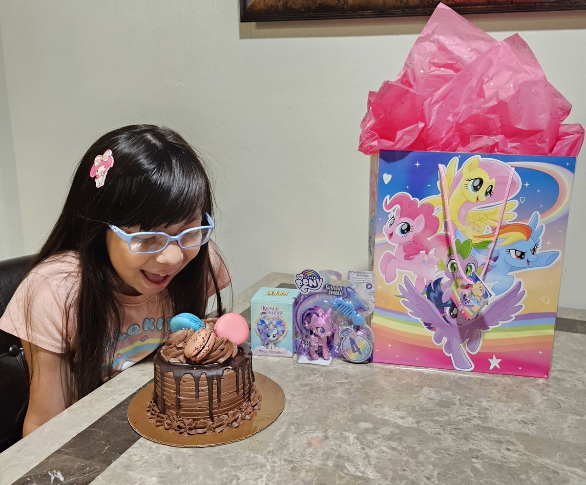 Feliz dia de los niños 🎈🎉🎊🎈
Que Dios bendiga siempre  tu vida  mi niña  hermosa❤️Monserrat