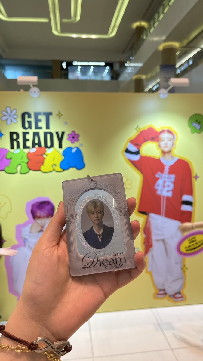 lunalucyluke's tweet photo. Hi.. i just lost my jaemin syb on bus 175 singapore from bugis😭 can anyone please let me know if u see this? I’ll give you reward if you find it😭🙏🏻🙏🏻🙏🏻 please #TDS2inSingapore #THEDREAMSHOW2_in_SINGAPORE https://t.co/3UQdSlzYyL