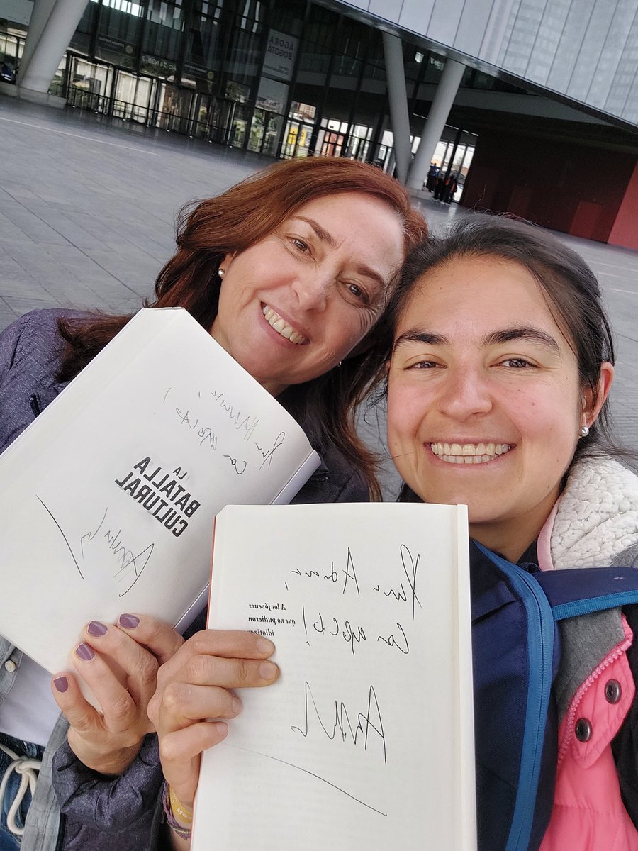 adri1367's tweet photo. @AgustinLaje Dos generaciobes que creemos que aun hay esperanza. @AgustinLaje gracias infinitas. Oramos por ti para que sigas teniendo la fuerza para que tu pluma despierte a muchos más. https://t.co/nAcv43JXDC