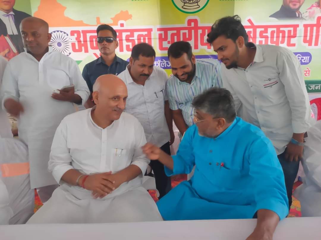 Anilyd777's tweet photo. आज "अंबेडकर परिचर्चा "कार्यक्रम के तहत अररिया कॉलेज में मुख्य वक्ता बिहार सरकार के  शिक्षा मंत्री प्रो॰चंद्रशेखर जी,विधायक चन्द्रहास चौपाल साथ  ही राष्ट्रीय जनता दल अररिया के सभी वरिष्ठ साथियों के साथ अंबेडकर जी के विचारधाराओं पर प्रकाश डाला @yadavtejashwi @RJDforIndia @sanjuydv https://t.co/D8tyTnzLTo