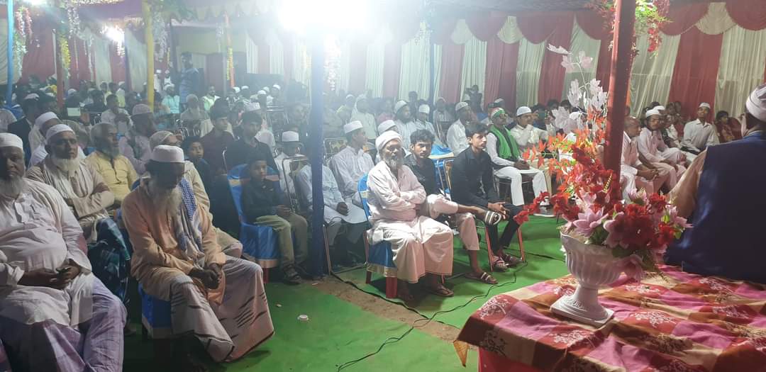 Anilyd777's tweet photo. रेवाही में राष्ट्रीय जनता दल के समर्पित साथी मोहम्मद जावेद की पुत्री के निकाह समारोह में शिरकत किया।
@yadavtejashwi @RJDforIndia @sanjuydv @TejashwiOffice https://t.co/HyaFEvkQd5