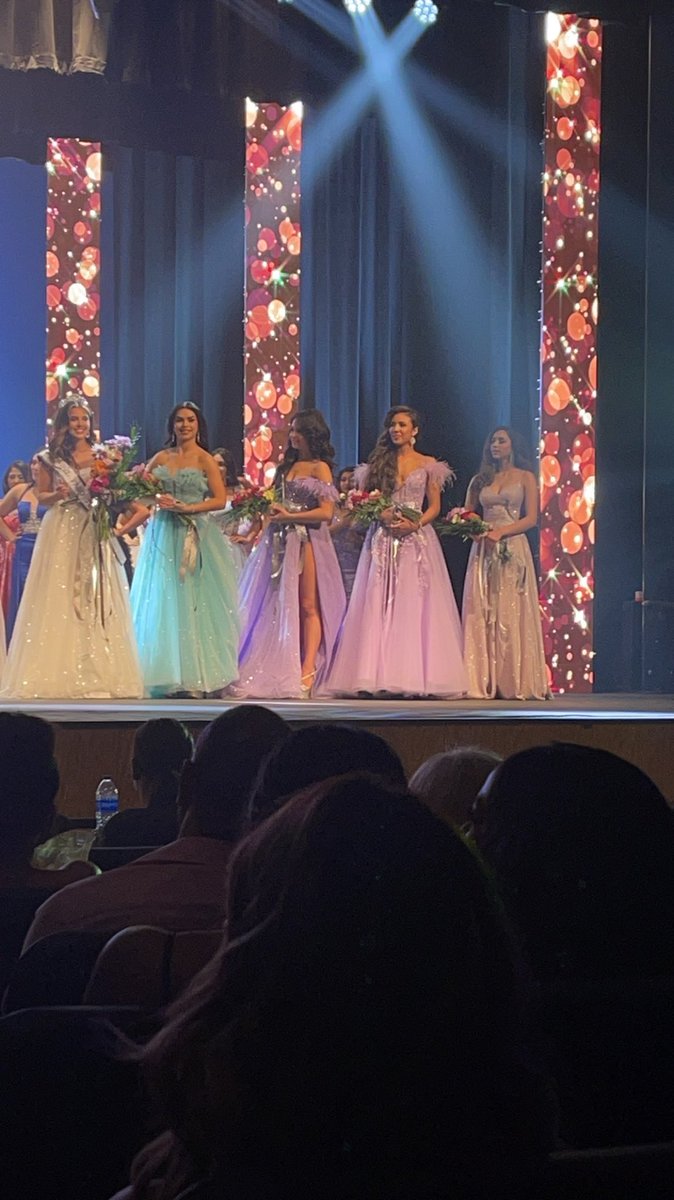 ChilisSolis's tweet photo. We want to send a huge congratulations to #chilialum Leah Perea for being a top 5 finalist and 3rd runner up at the Miss Teen El Paso USA pageant!  She prepared so hard for this, her first ever pageant and we are so proud of her!  Way to go @leahhdenisee! #PPC https://t.co/2NdycUg4GC