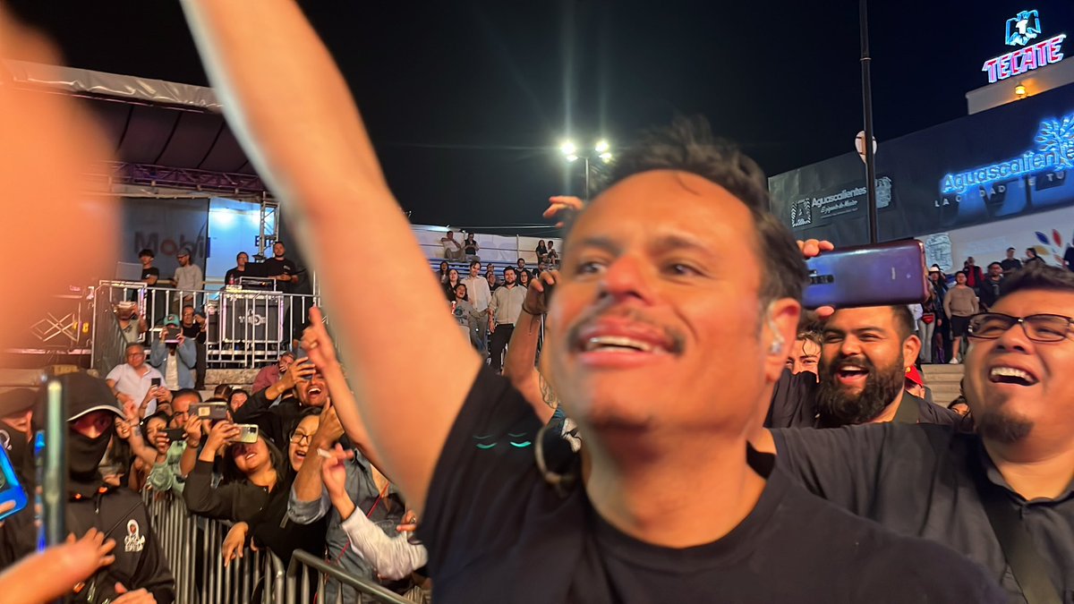 SUFRO
SUFRO
SUFRO 
+ las rolas clásicas 
Fueron los ingredientes de una buena noche musical con <a href="/sanpascualitor/">San Pascualito Rey</a> en la <a href="/FNSM_Oficial/">Feria de San Marcos</a>,  <a href="/LunaOlivia/">Olivia Luna ✨</a> <a href="/ruidoblancofm/">Ruido Blanco FM ⚡️</a>