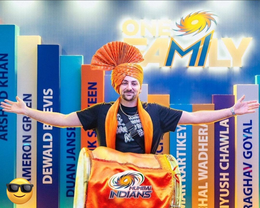 Arpan_mon85's tweet photo. महाराष्ट्र दिवसाच्या सर्वांना हार्दिक शुभेच्छा from Tim भाऊ
#OneFamily #MIvsRR  #MumbaiIndians #TimDavid #RajasthanRoyals #IPL2023 #TATAIPL2023 #Trending https://t.co/8WS5jmAQxL