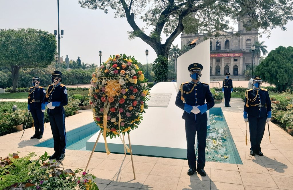 Hoy realizo ofrenda floral la <a href="/vppolicial/">Visión Policial Nicaragua</a> al Comandante Tomás Borge héroe que nunca morirá y que siempre recordamos con amor revolucionario ✌️🔴⚫

#TomasOrgulloSandinista 
#UnidosEnVictorias 

<a href="/Rcisneros1979/">SOY REVOLUCION🇳🇮</a> <a href="/HeraclesNic/">Heracles.Nic 🇳🇮</a>