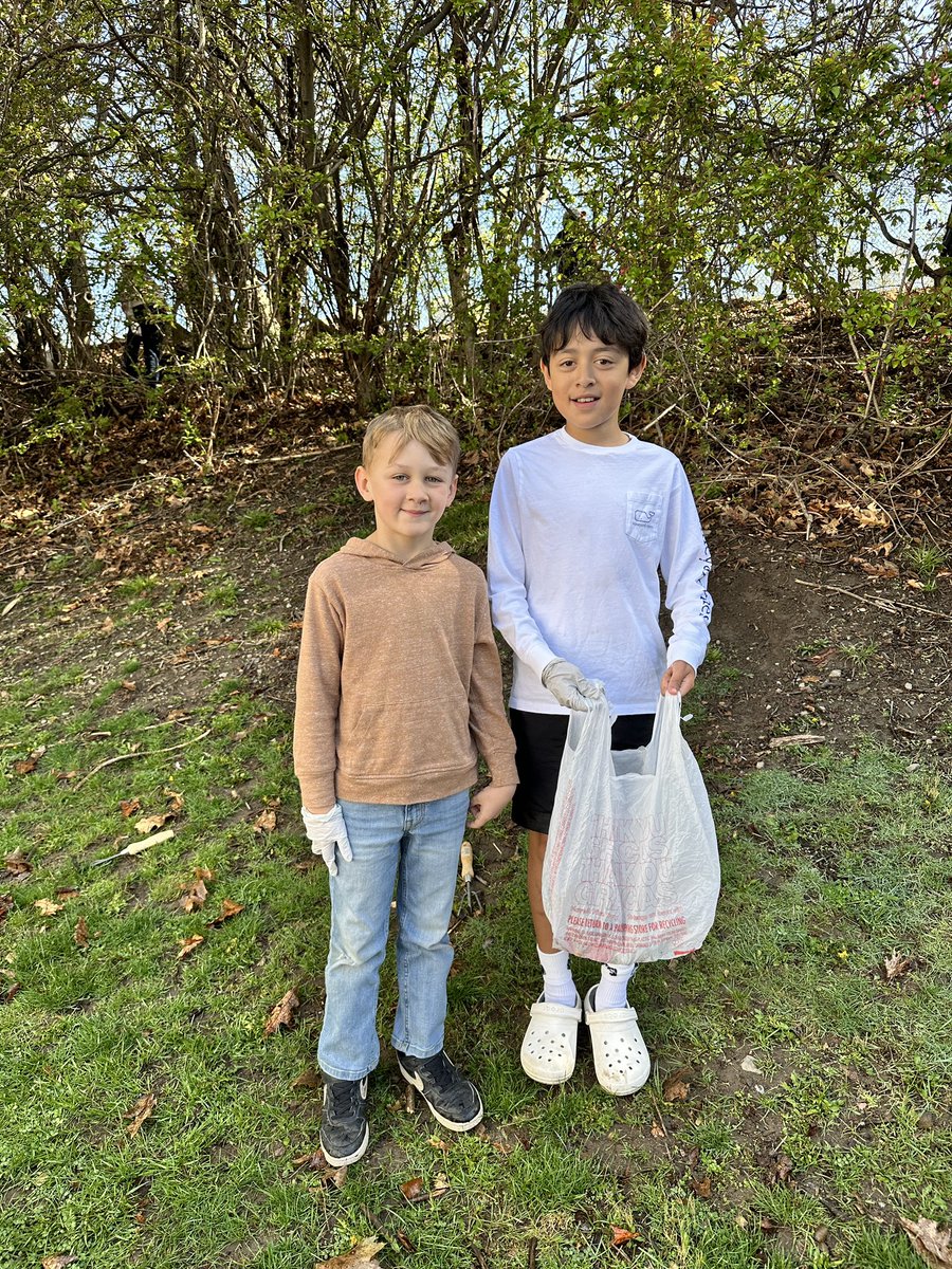 5A_Baker's tweet photo. In the spirit of Earth Day, 5A and 1L worked together to clean up the Baker grounds. 🌎 https://t.co/yEoZZd59On