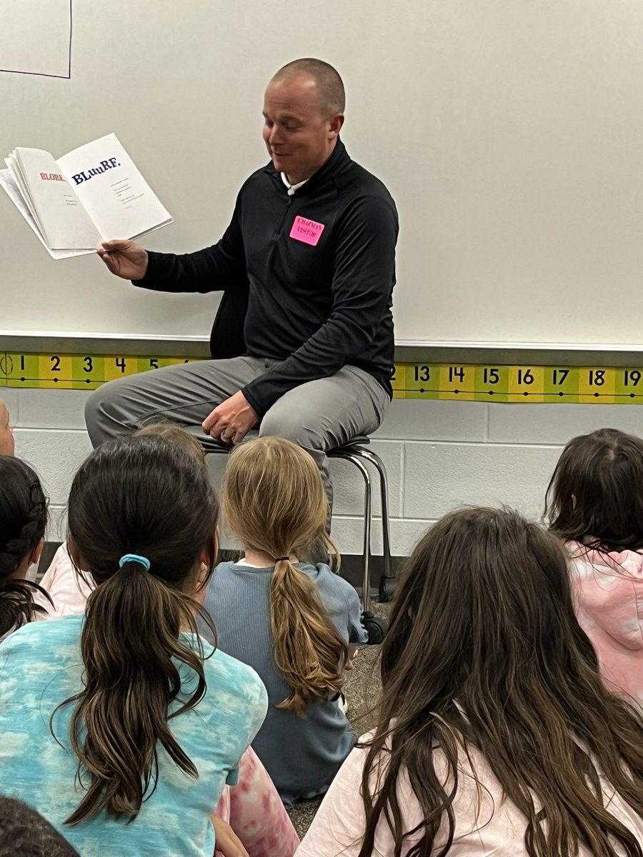 megfalco's tweet photo. We had another Guest Reader! https://t.co/pqkqp7e19K
