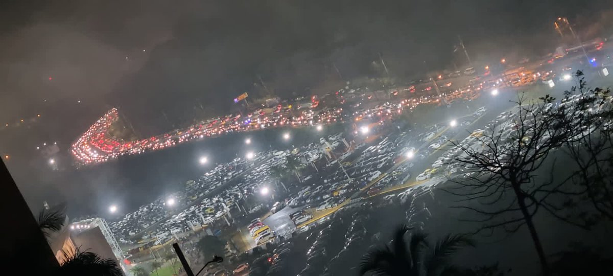 elcuaracom's tweet photo. Que monton de gente que fue hoy al estadio para ver el partido de Colón vs Los Santos en el Rod Carew en la gran final del Beisbol Mayor. Me encanta. 💙⚾️ https://t.co/vL5SlzZYpZ
