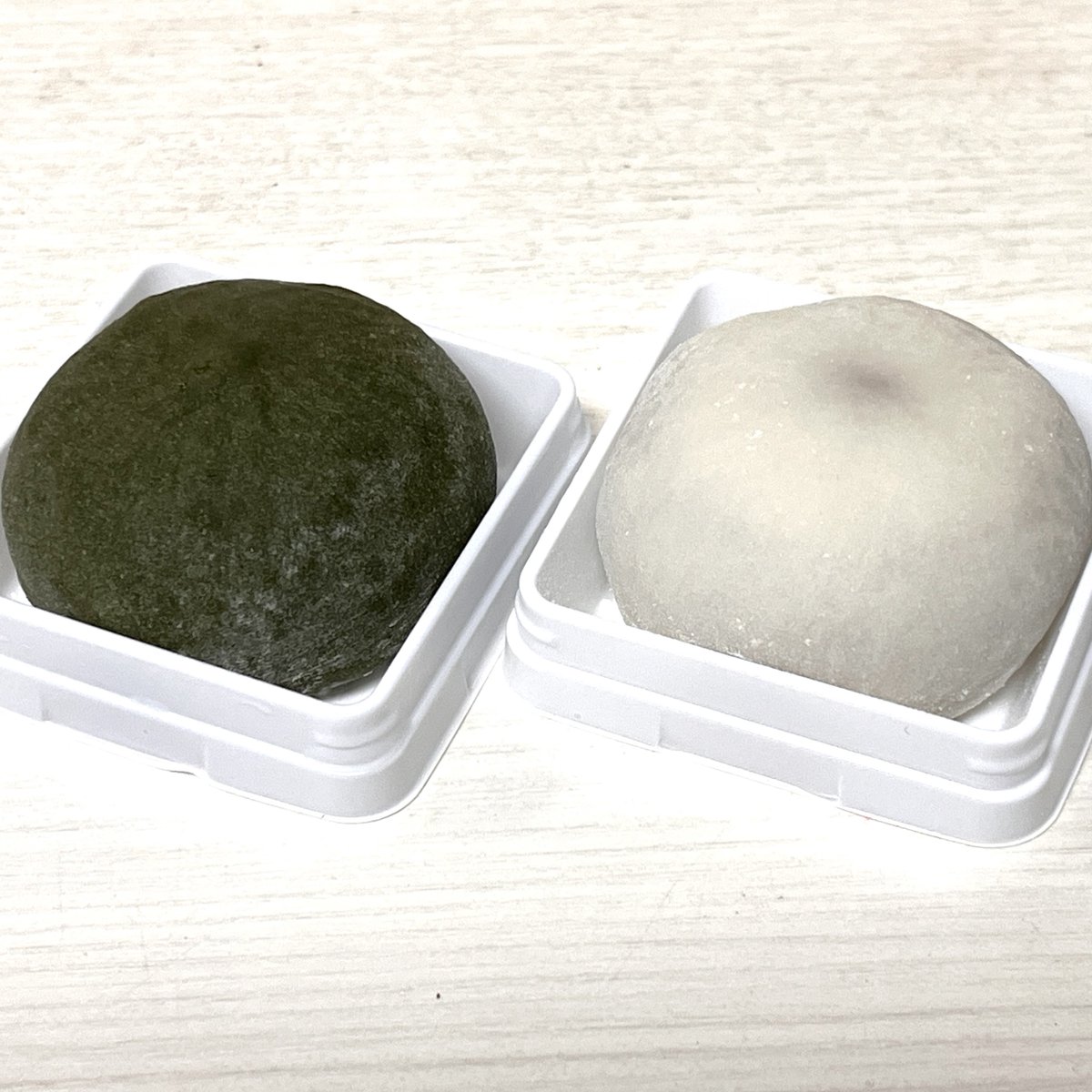 ankoseikatsu's tweet photo. こんばんは。

たった今、Podcastの3本目を公開しました！
本日紹介する「残業あんこ」は、村岡屋の「生クリーム大福」！
▼Spotify 
https://t.co/wV0wzhtOa9
▼Apple Podcast 
https://t.co/9xDXrKz0Ik
※収録日との時間差などで店頭に商品がない場合がありますことをご了承ください。

#がっきー https://t.co/eDXILAorLP