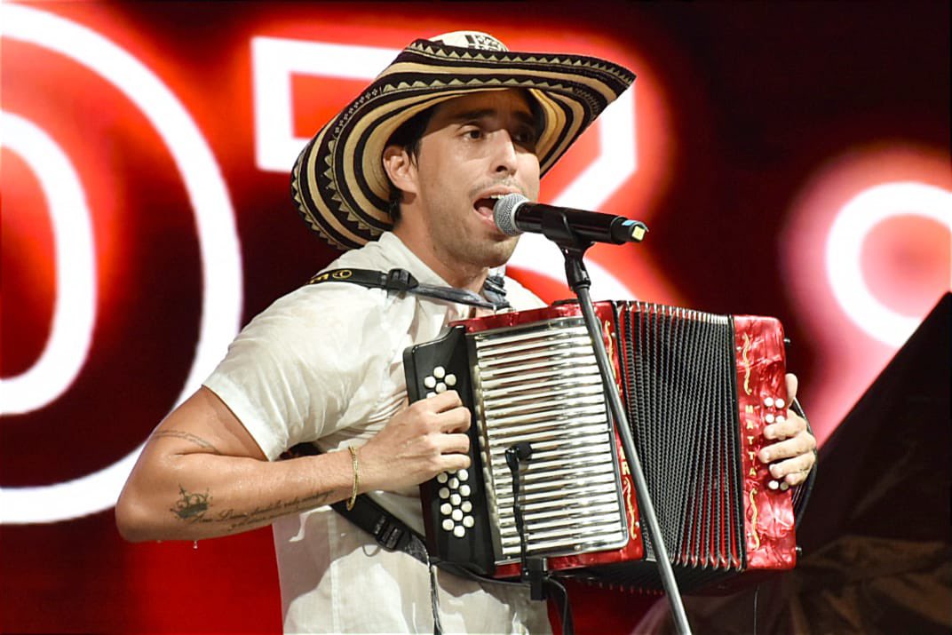 FESVALLENATO's tweet photo. En tarima se presenta Javier Matta Correa, de Santa Marta. Es el tercer participante  que está noche lucha por llevarse la tan anhelada corona de la versión 56 del @FESVALLENATO 

#FestivalVallenato #Vallenato #PolloVallenato @mincultura https://t.co/9A9HLz0gYe