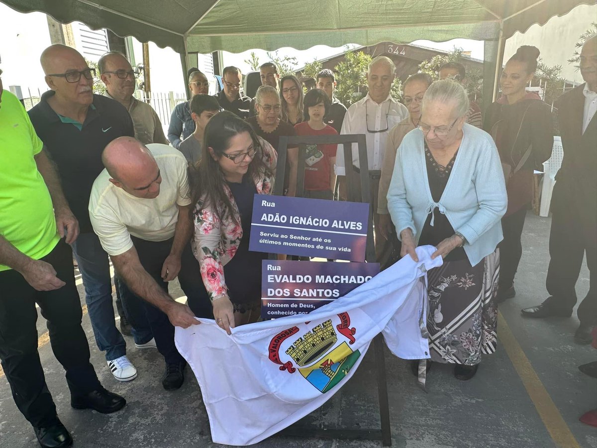 tanisesabino's tweet photo. Nesta manhã realizamos uma homenagem aos irmãos da AD, Adão Ignácio Alves e Evaldo Machado dos Santos, q agora são nome de rua no Mário Quintana. Os familiares, pastores e moradores estiveram presentes e lembraram o legado destes dois líderes, em um momento marcado pela emoção. https://t.co/uTXOuVNlWR