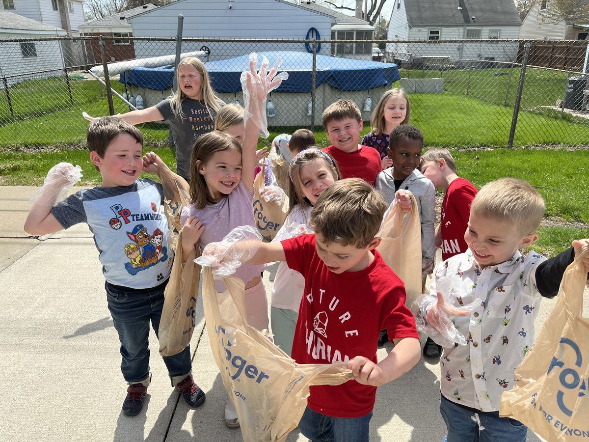 CheriZweng's tweet photo. DK students helped pick up around the ECC in honor of Earth Day. We practice reduce, reuse, and recycle daily in our classroom and do what we can to help our planet. #mylsps #EarthDay2023 #savetheplanet https://t.co/pnXm3768hk
