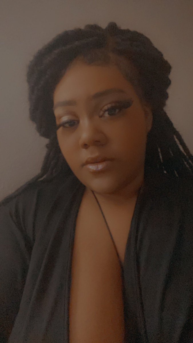 poetiicgoddess's tweet photo. Unbothered #baddie #dallasfriends #dallas420 #SneakyLink #nube #loclover #hairbyme #makeupbyme #artist https://t.co/0iVNiaPBdf