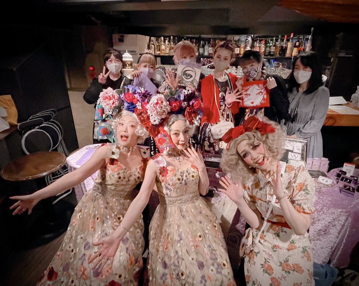 sachidom's tweet photo. そして今回出店してくれたČerná Violkaチェルナヴィオルカチーム💜
素敵な物が盛り沢山でしたねぇ😍
みんなお買い物できたかしら？
ジャバミチャンネルコラボアイテムのサンプルも見た？可愛いよねー♥️
（こちらは5/13まで☟購入できます！https://t.co/3PQfLmLnVl） https://t.co/NPJX4y0tix