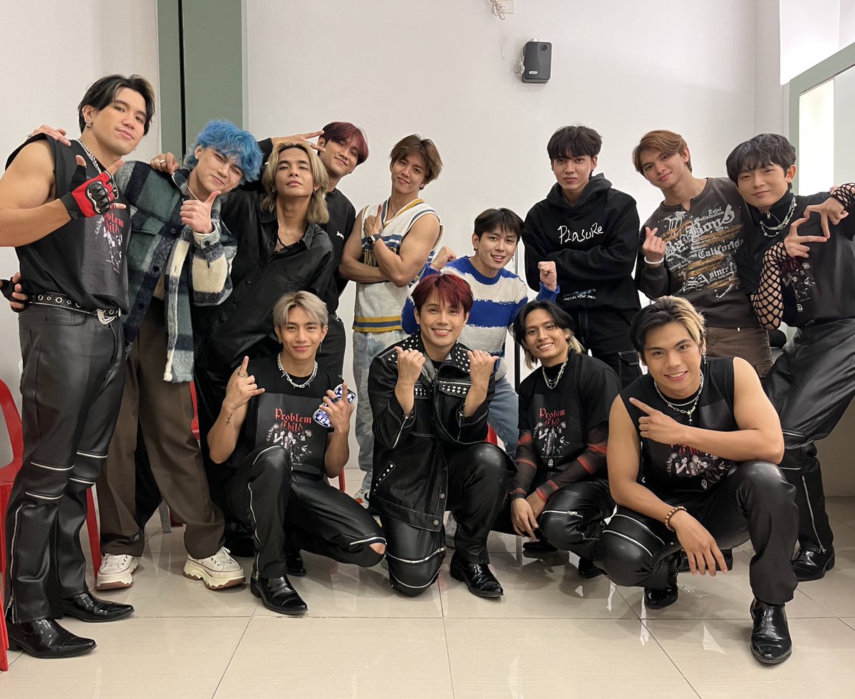 lester_9813's tweet photo. 1stOne meets three other PPOP Groups
@firstone_DIONE
@vxonofficial
@eclipsemusicph
#JohnnyKnows #PPOPRISE #1stOne #D1ONE #VXON #EclipseMusicPH https://t.co/K9dwkckCVM