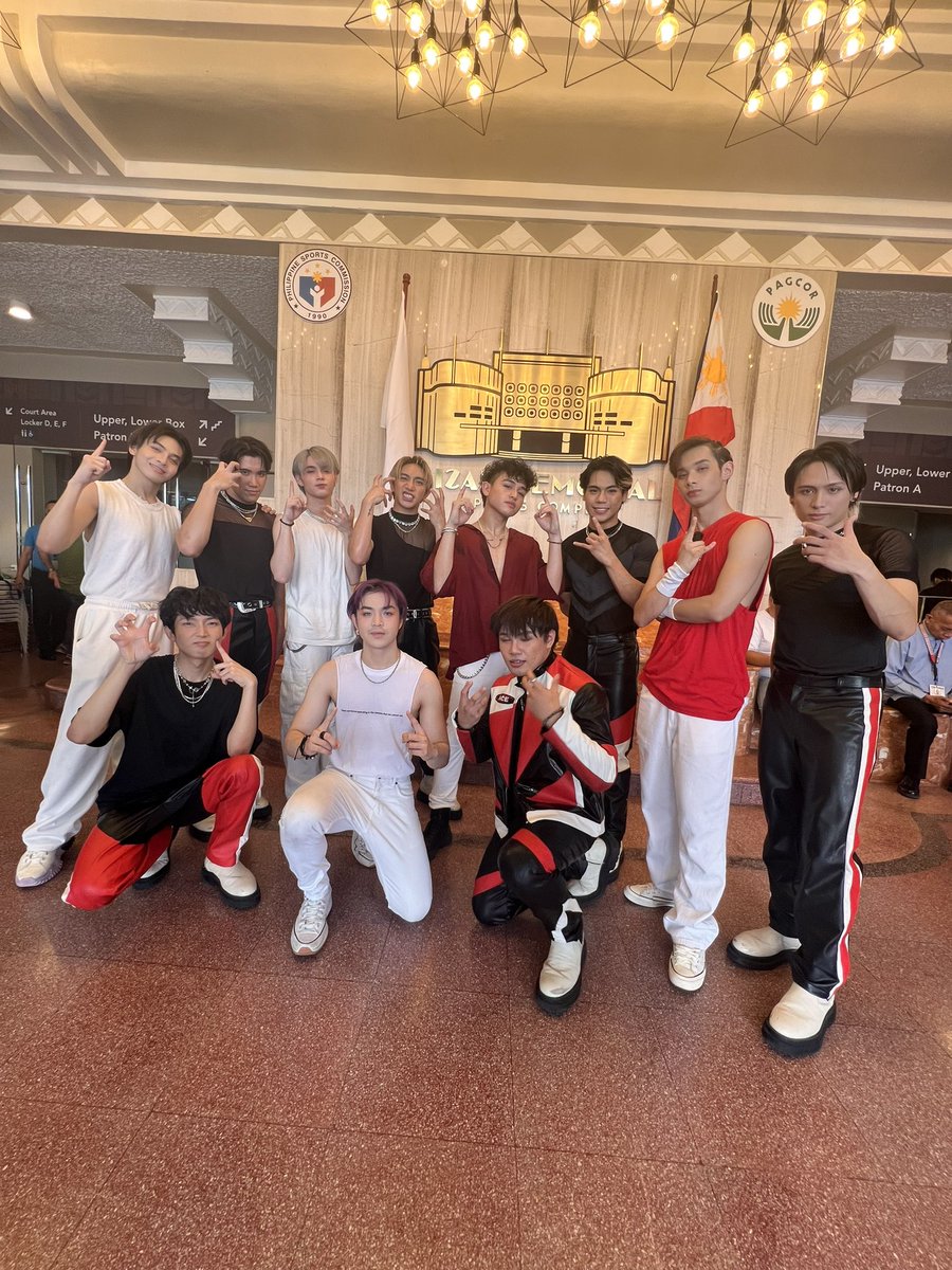 lester_9813's tweet photo. 1stOne meets three other PPOP Groups
@firstone_DIONE
@vxonofficial
@eclipsemusicph
#JohnnyKnows #PPOPRISE #1stOne #D1ONE #VXON #EclipseMusicPH https://t.co/K9dwkckCVM