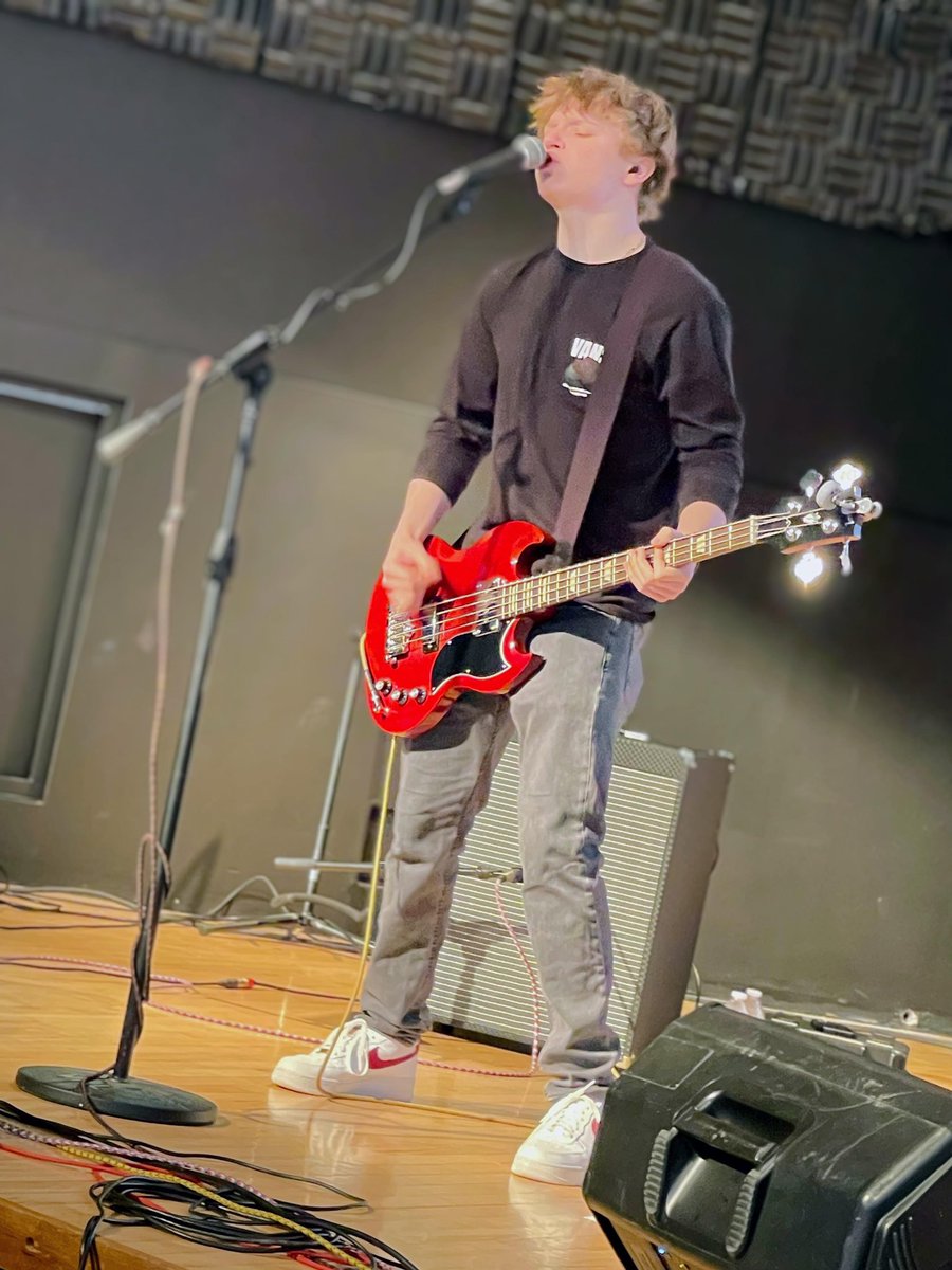 Petes_Diary's tweet photo. Thanks to everyone who came out to @95WIILROCK’s #Bandemonium competition this weekend.
Tune in tomorrow morning at 9:00 cst to find out what bands advance to Round 2
@petedank 🎸 https://t.co/j2OgCOq2LY