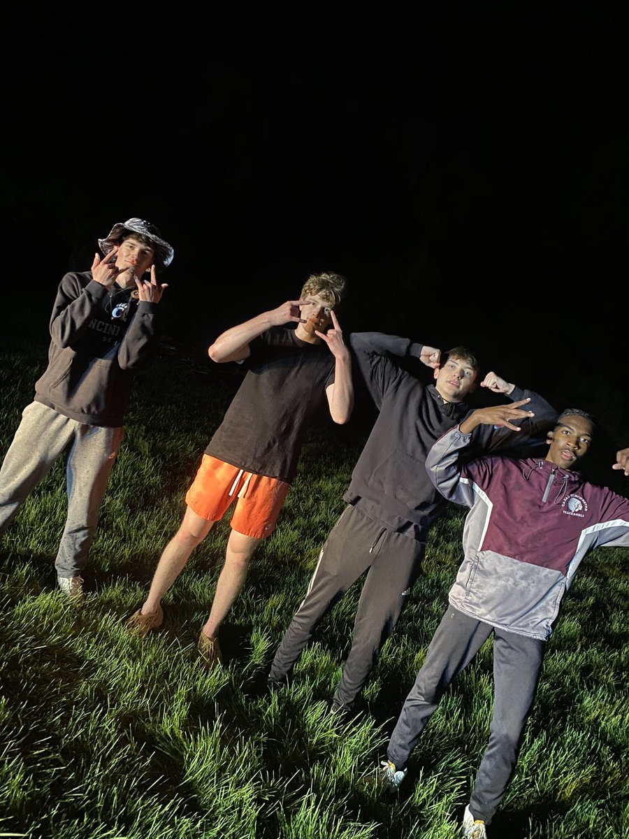 cwseniortag23's tweet photo. ‼️ WATER BALLON FIGHT ‼️

The semi finals are set!

Red Wet and Blue and Sleezy Squirters secure their spots in Week 4! https://t.co/0x1d9A9eFS