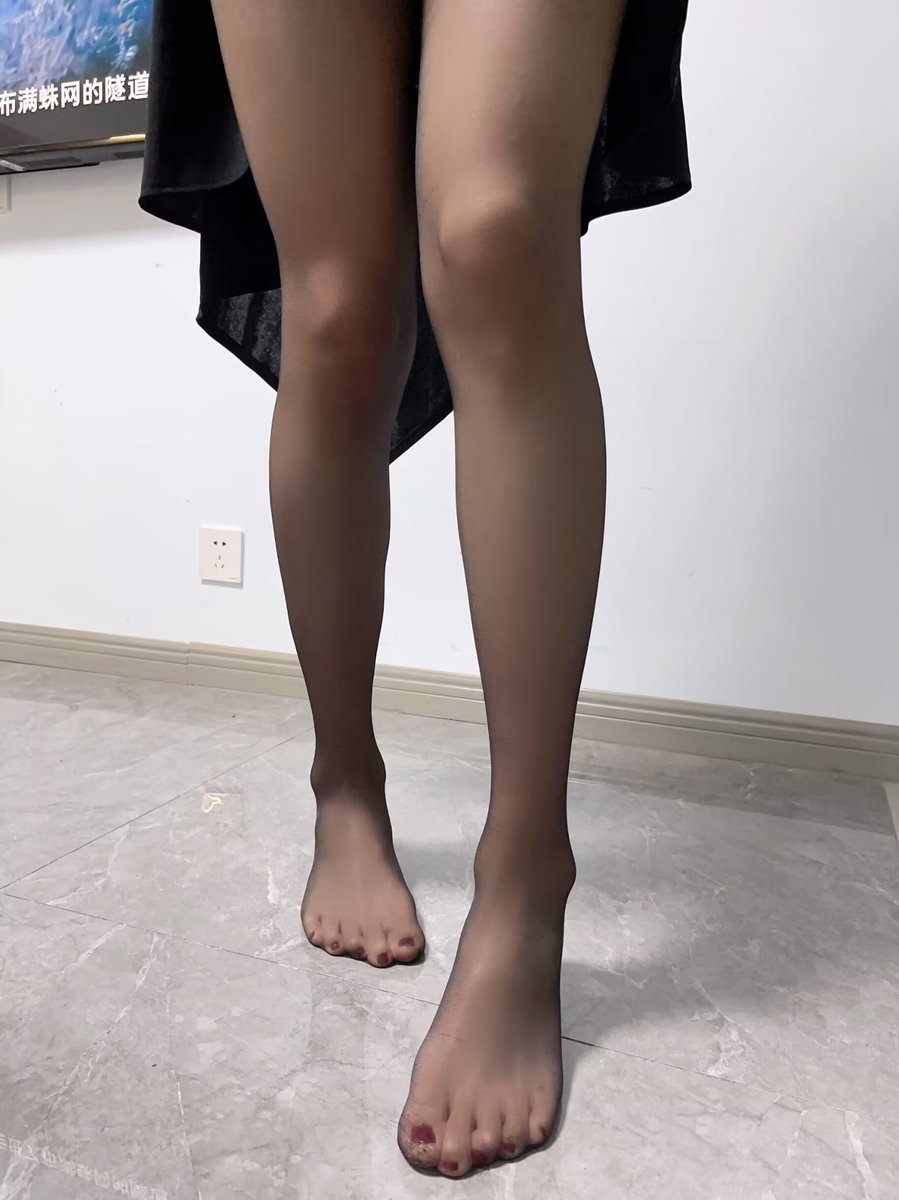 AynamiRei0's tweet photo. 该起床看黑丝大长腿了🥰#伪娘 #男の娘 #黑丝 #腿控 #高跟鞋 #黑丝 #足 #足控 #打胶 https://t.co/eW8C1qiBgs