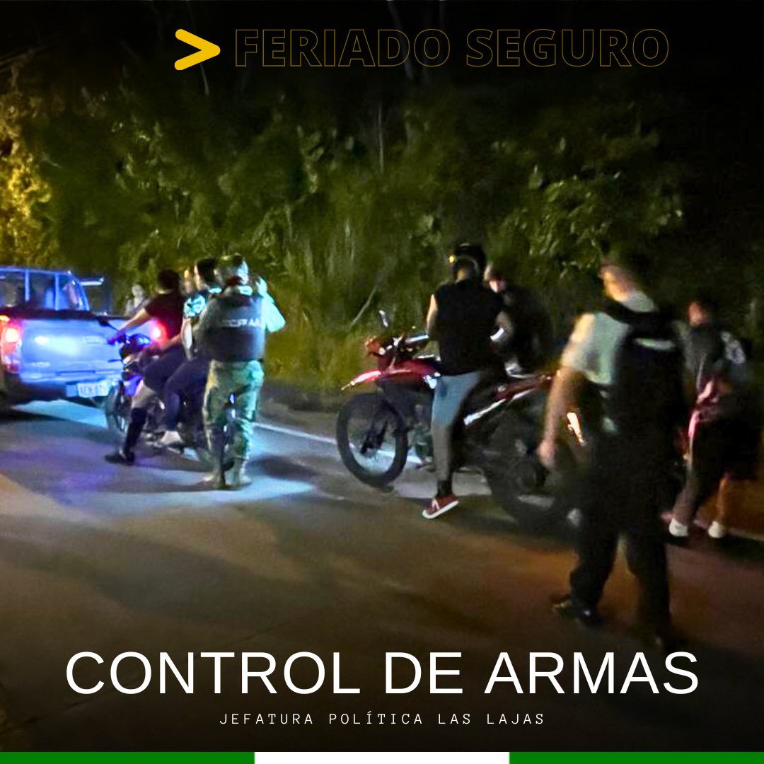 JPLasLajas1's tweet photo. En #LasLajas, la jefa política @lorenamorochog en coordinación con @PoliciaEcuador y @EjercitoECU ejecutaron un operativo de control de armas, municiones y explosivos, para prevenir delitos en ejes viales. 

Juntos por un #FeriadoSeguro.

@henrycucalon
@MinGobiernoEc
@GoberElOro https://t.co/ZBNBIHbHSz