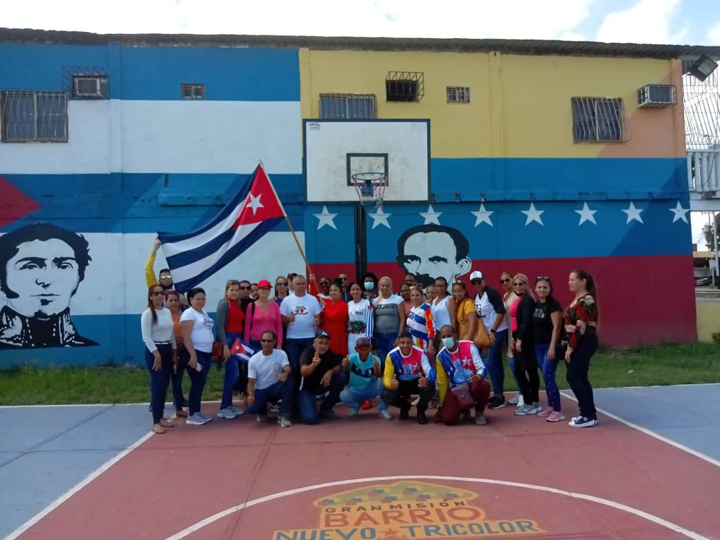 Nuestros colaboradores del Estado Bolivar en la Plaza Martiana comprometidos con el Apóstol.
<a href="/Cubacooperabol2/">Brigada Médica 🇨🇺 Bolívar🇻🇪</a> 
<a href="/CubacooperaveG/">Brigada Médica Cubana en el Estado Guárico.</a> 
#1roDeMayo
#ALaPatriaManoYCorazon 
#CubaViveEnSuHistoria 
#CubaCoopera 
#Cuba