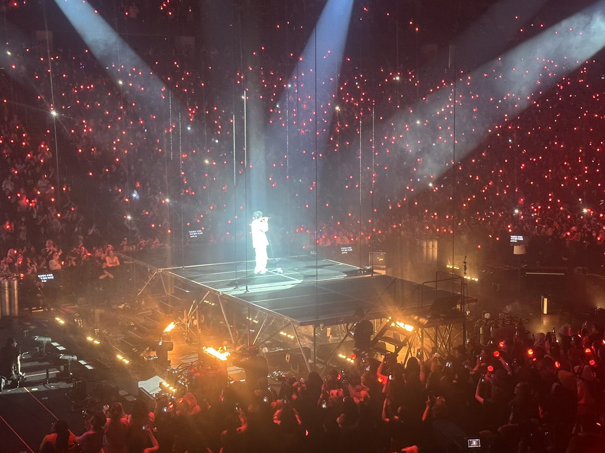 cletoeuphoria's tweet photo. Happy to see Yoonki after almost 2 years.
The concert was amazing!! 
🖤

#proudofyouyoongi #DDay_Tour #AgustD_SUGA_Tour_in_newark #Whysoserious #minyoongi #ParkJimin #peoplept1 #ddaeng https://t.co/xLezoQr30t