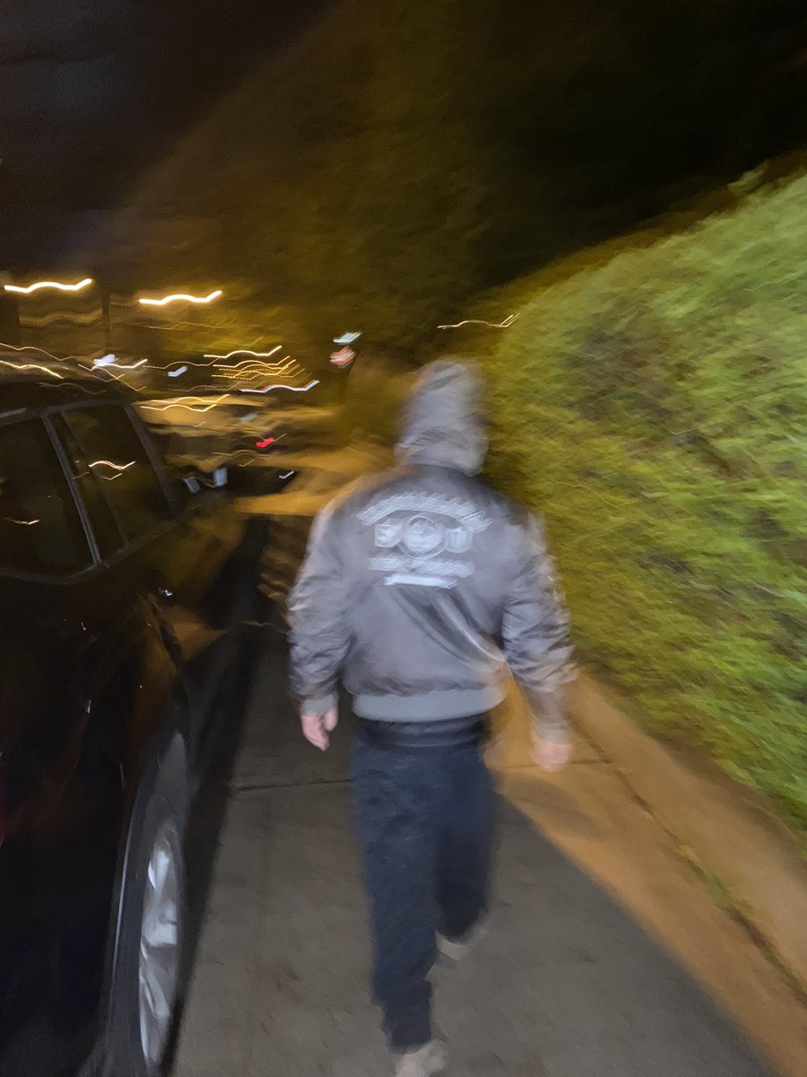 🚨PERV ALERT🚨
TORONTO ANNEX AREA! GIRLS BEWARE!
male/ under 5’5”/ appears East Asian/  late 30s - 40s/ shiny silver hooded jacket with writing on the back/ black mask over face - waited for me to pass by in the shadows to expose himself, pants down, jerking off