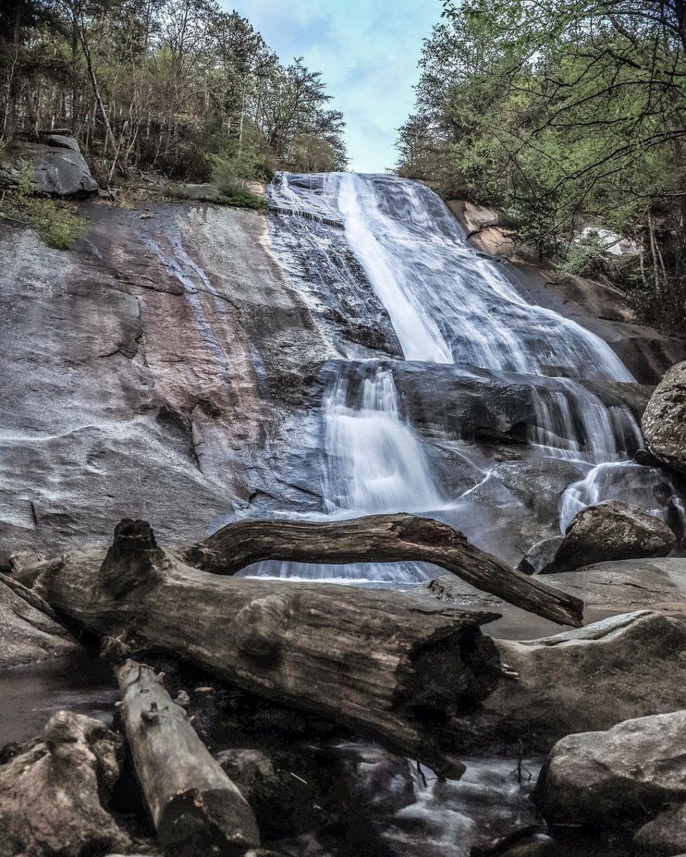 Life is like a waterfall...it's always flowing, and it's always uneven toward it. 🚿

#exploremore #landscapes #adventure #waterfall #optoutside #hike #ncoutdoors #ncoutdoorculture #naturalnc #naturalnorthcarolina #hikenc #freshair #visitnc #onlyinnorthcarolina #imagesofnc