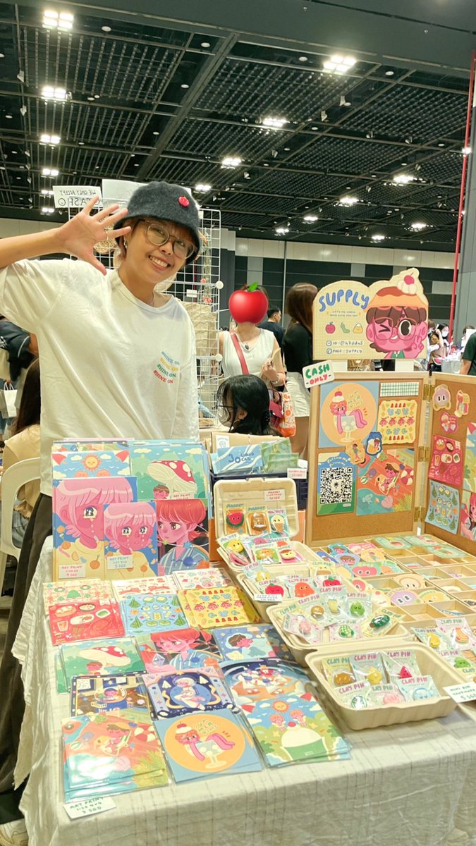 Done with @publicgarden ! This is my 1st time to joining art market overseas. So I got your attention very much💖 Next time I'll pack the cute thing more and more🎒🎨🌈  Big Thanks for you guys See you later😉   #h7ddnsartwork #publicgarden #publicgardensg #singapore