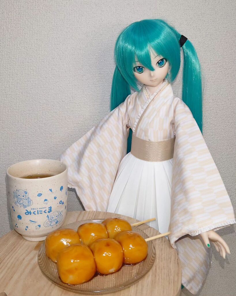 3939prpr's tweet photo. ミクさんのお団子♪
#hatsunemiku #初音ミク #dd初音ミク #miku #ドルフィードリーム #dollfiedream #doll #団子 #みたらし団子 #和菓子 #volks #和 #kimono #vocaloid #一緒に食べたい https://t.co/CHh8kuXG7y https://t.co/jnkb4dPcCf