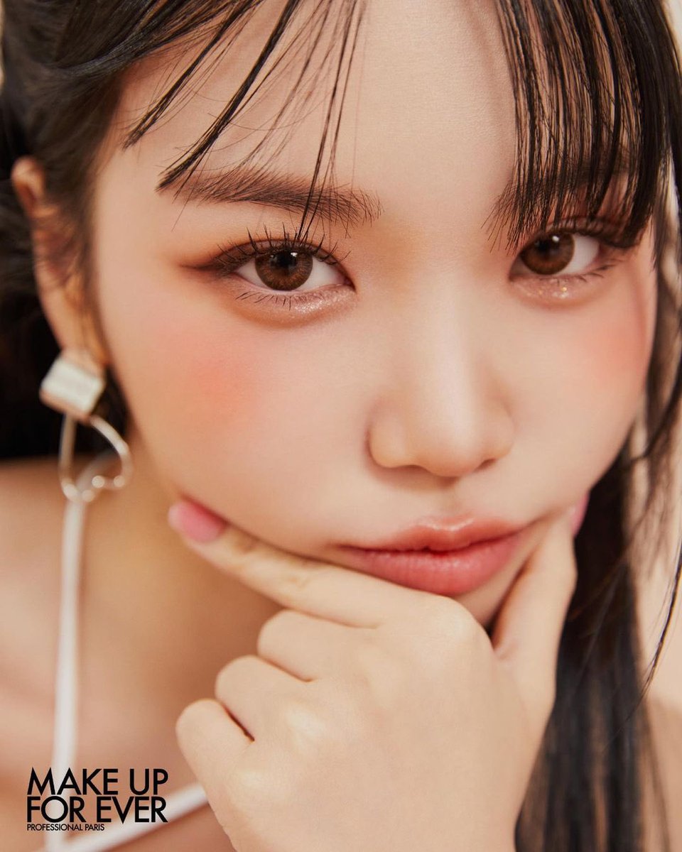 kcwgallery's tweet photo. chaewon for make up forever https://t.co/JRJqH8j6vj