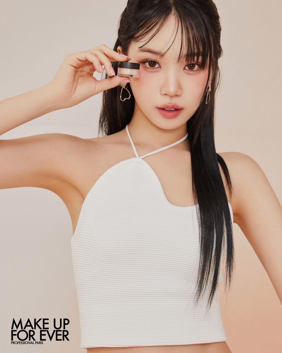 kcwgallery's tweet photo. chaewon for make up forever https://t.co/JRJqH8j6vj