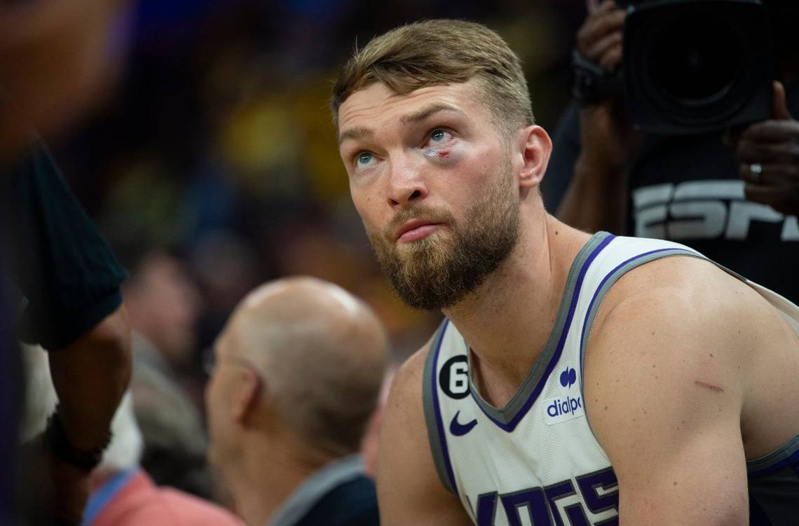 TipTitans's tweet photo. In the #GSWSAC series:
Sabonis Rebounds: 77
Looney Rebounds: 106 https://t.co/UFKuHIIdF6