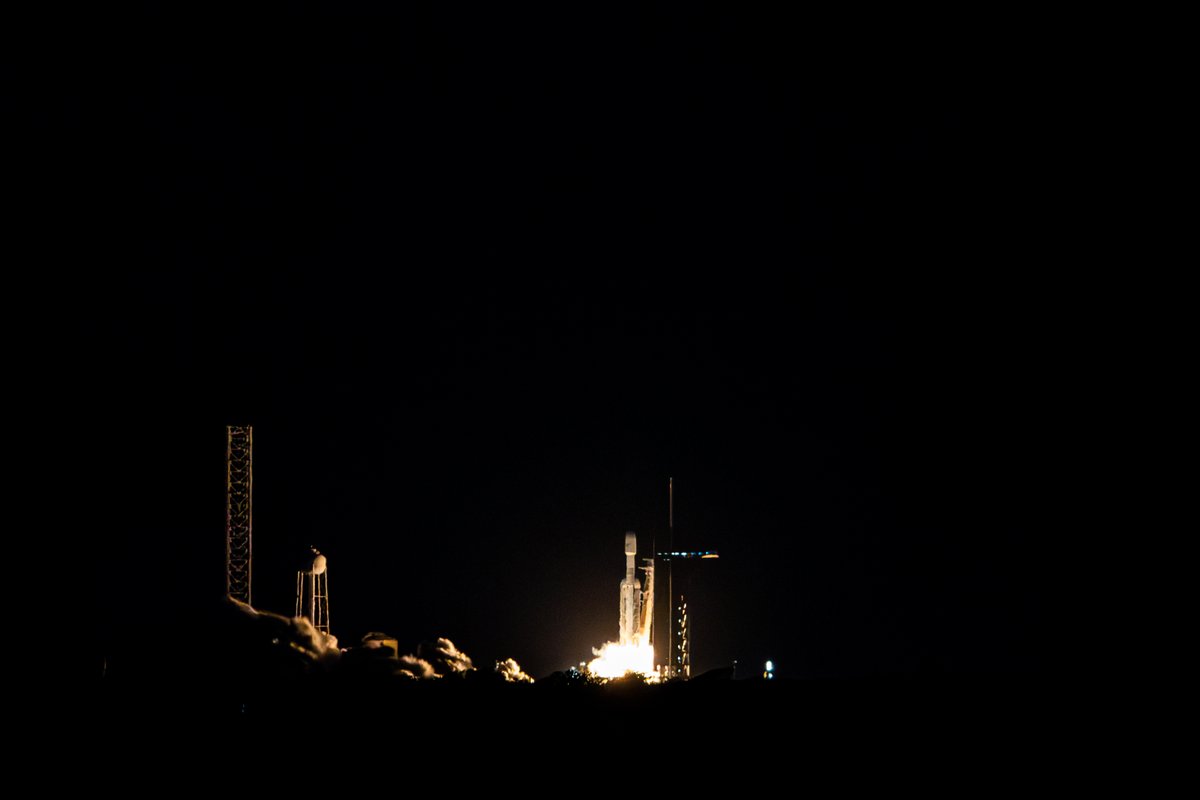 DanFaenza's tweet photo. LIFTOFF of @SpaceX Falcon Heavy from @NASAKennedy's LC-39A tonight at 8:26pm!!! A picture perfect night for a launch!
#SpaceX #FalconHeavy #FalconHeavyLaunch #canon #R6 #rocketlaunch #nightlaunch https://t.co/WClwMG0zHk