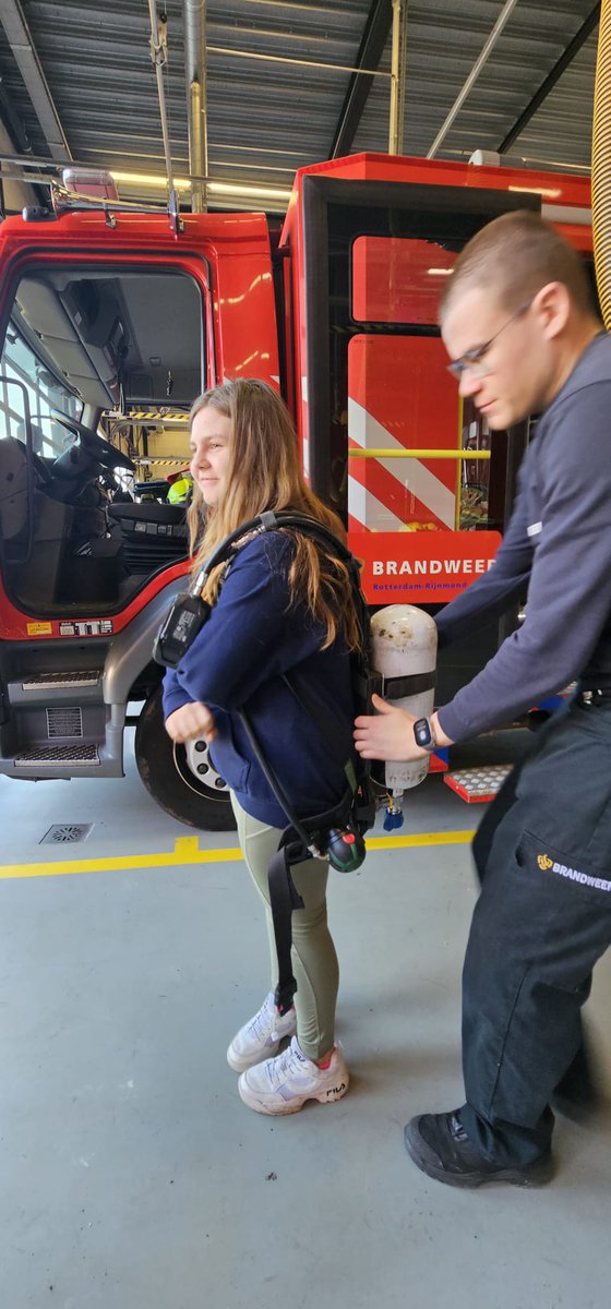 vonk_rene's tweet photo. De laatste groep van de Talentenklas die langs kwam op de kazerne. Volgend jaar weer! #wijkbrandweer #veilileven #voorlichting #scholen @VolgVlaardingen https://t.co/9EXVdtdCFS
