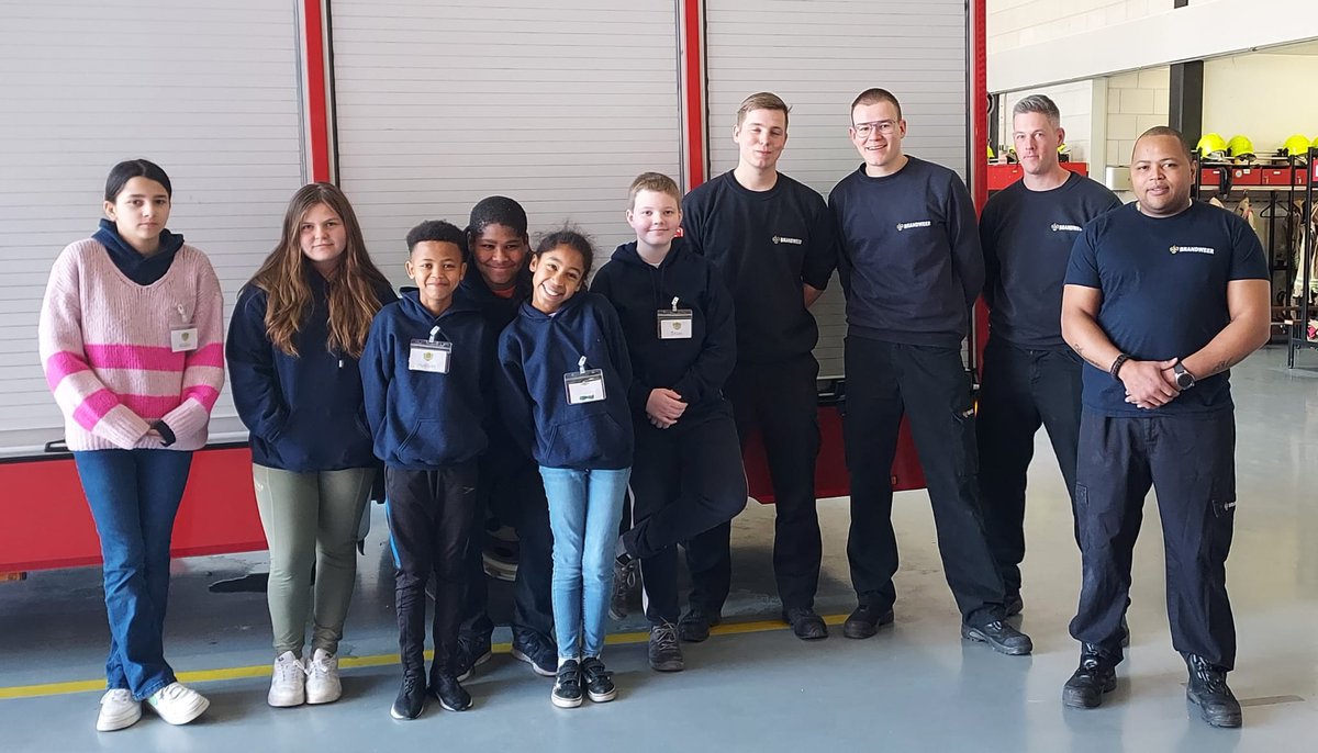 vonk_rene's tweet photo. De laatste groep van de Talentenklas die langs kwam op de kazerne. Volgend jaar weer! #wijkbrandweer #veilileven #voorlichting #scholen @VolgVlaardingen https://t.co/9EXVdtdCFS
