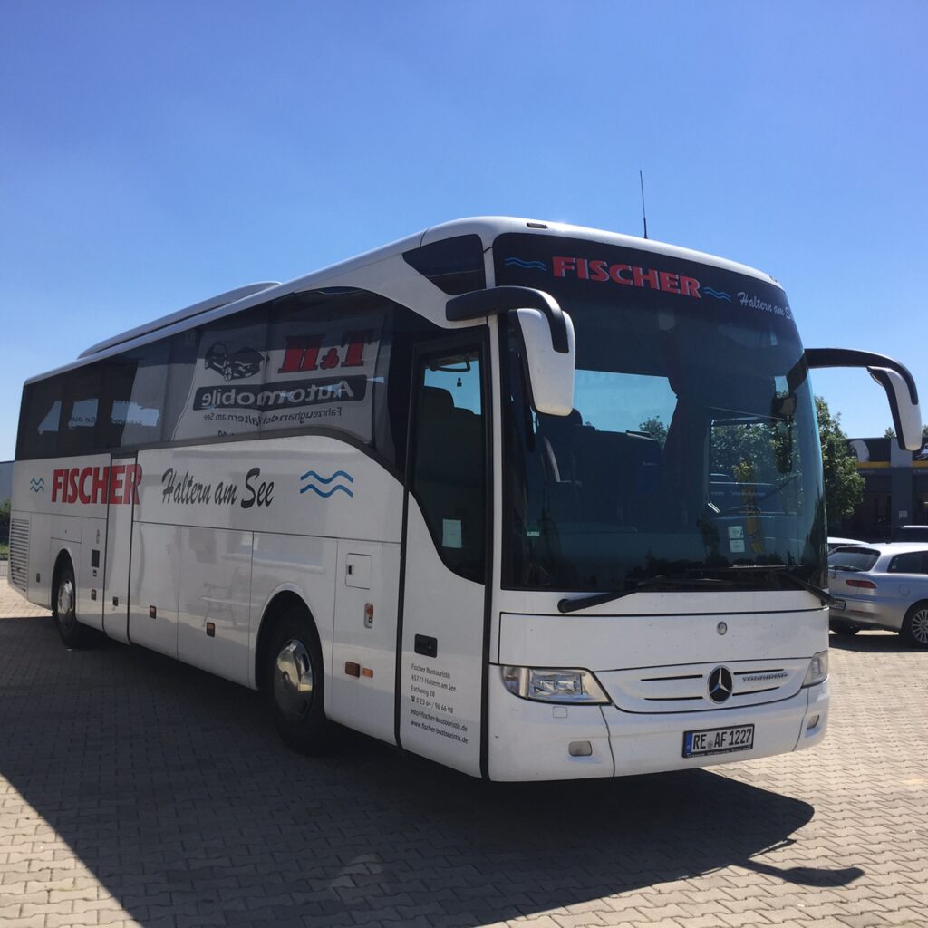 amzdo's tweet photo. Die heutige Nazikaffeefahrt im Ruhrgebiet-Ost findet statt mit freundlicher Unterstützung von
https://t.co/FlRpLtEuXo
Die beiden Busse sehen aus wie im Bild (von der Webseite)
#do0105 #re0105 #lün0105 #nonazisdo #antifa https://t.co/cCv4c2Vwsf