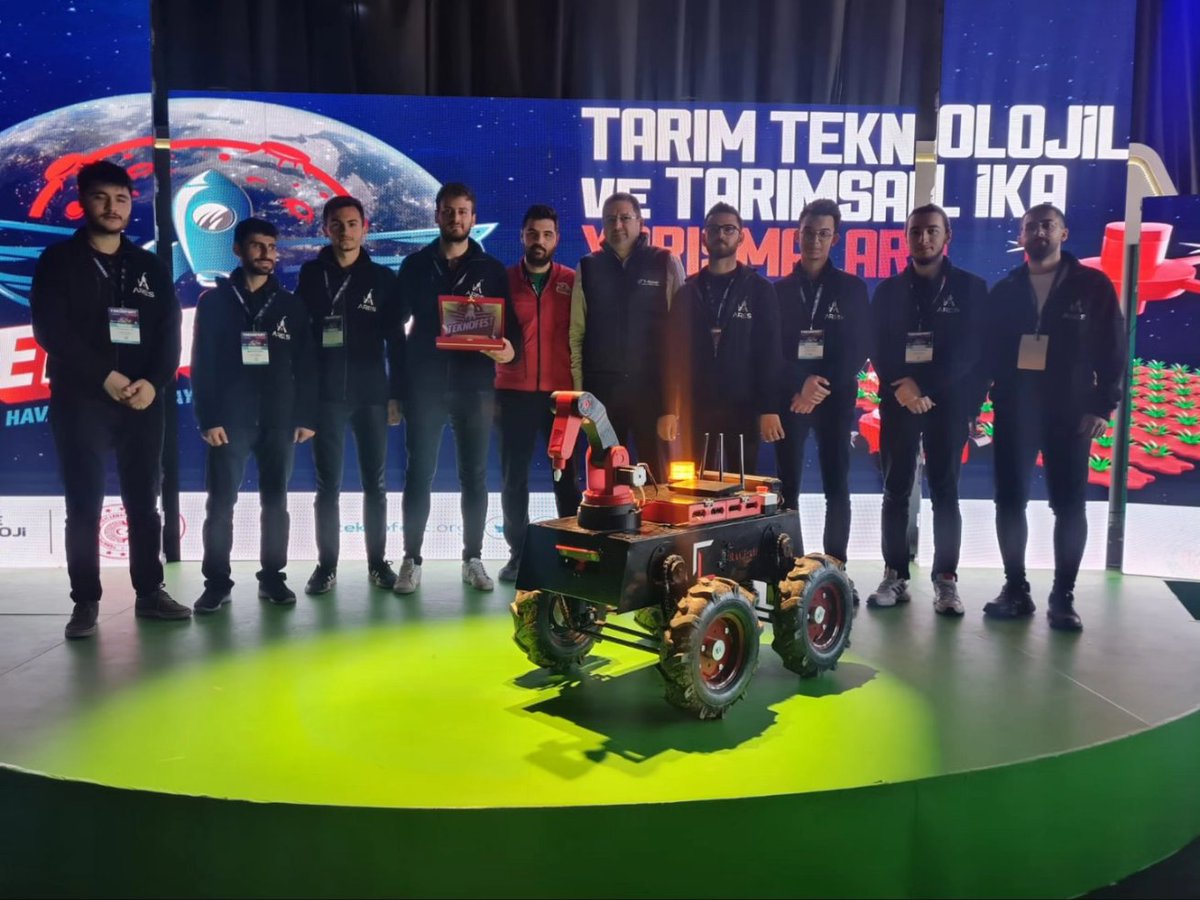 GSB_KonyaGM's tweet photo. 🚀 #Teknofest2023 'te Tarımsal İnsansız Kara araçları kategorisinde Konya Gençlik Merkezi Ares takımımız en iyi tasarım ödülüne layık görüldü. 👏 🚜
Teknofest alanında takımımızı Sayın Bakanımız  @kasapoglu ziyaret etti. https://t.co/zpCDP7eEji