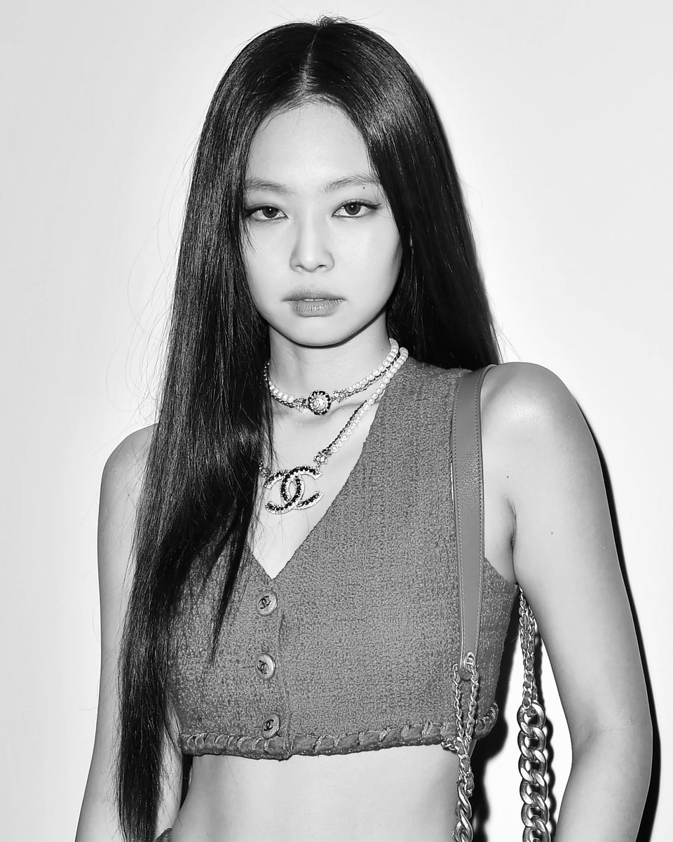 myofficialblink's tweet photo. Both #Jennie and #Rosé seems to be attending this year’s Met Gala! The event’s red carpet will start tomorrow morning at around 6am MYT. 

@BLACKPINK https://t.co/6KbLzO7pDI