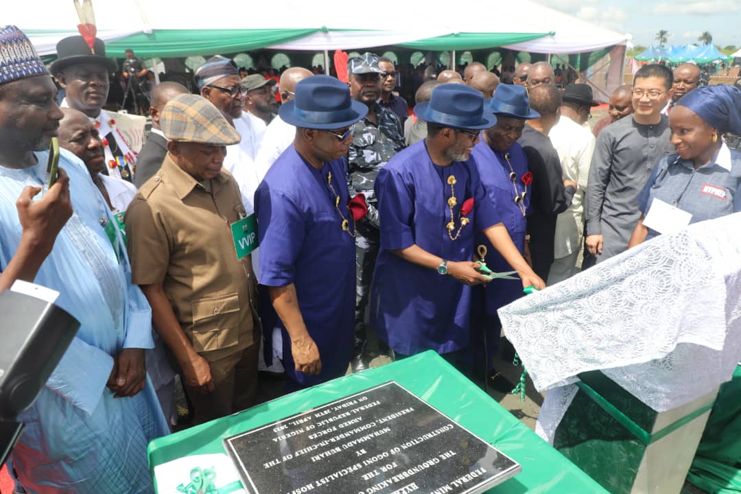 The Groundbreaking Ceremony for the construction of Ogoni Power Project by President Muhammadu Buhari.
The ceremony was commissioned by the Honorable Minister, Barrister Mohammed Hassan Abdullahi.
m.facebook.com/story.php?stor…
