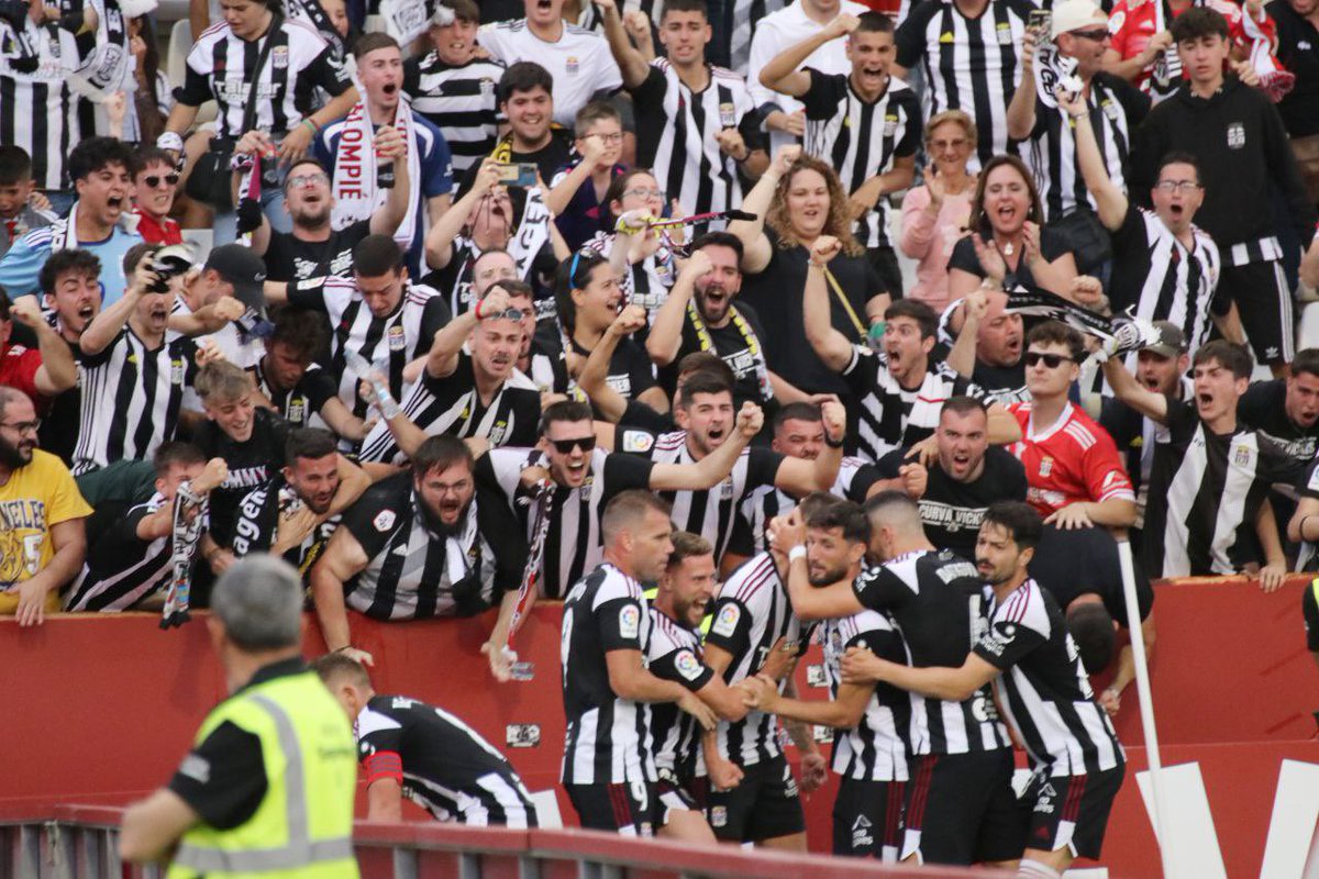 Gracias a todos por el apoyo, fue increíble, nos quedan 4 jornadas para dejarnos todo y conseguir pelear por ascender,vamos a muerte <a href="/FCCartagena_efs/">FC Cartagena</a> , el domingo os esperamos en el Cartagonova para poder luchar juntos por la victoria!!!