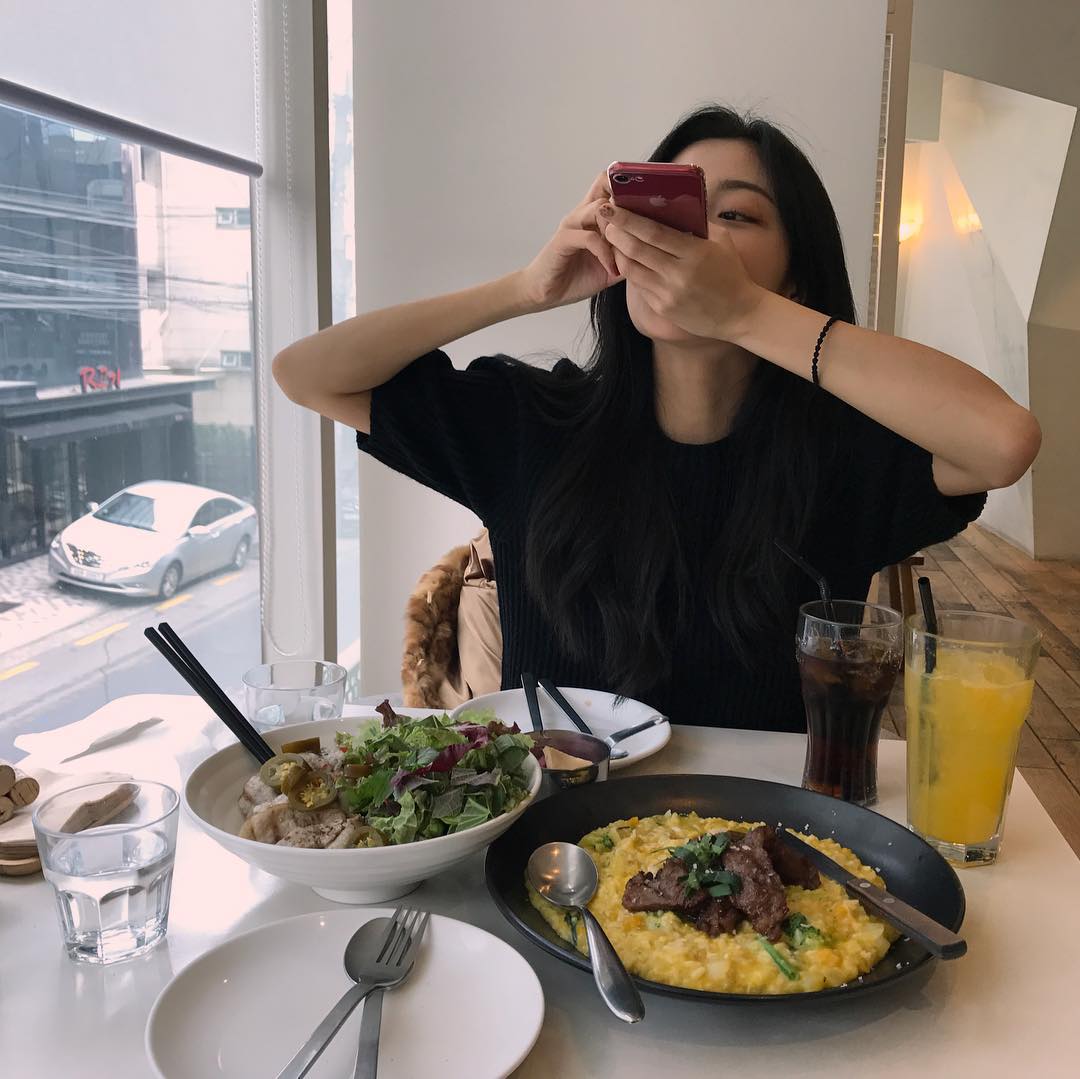 minahh32O's tweet photo. POV;
Having a date with Kang Minah. 💁🏻‍♀️ https://t.co/m3p8w851g9