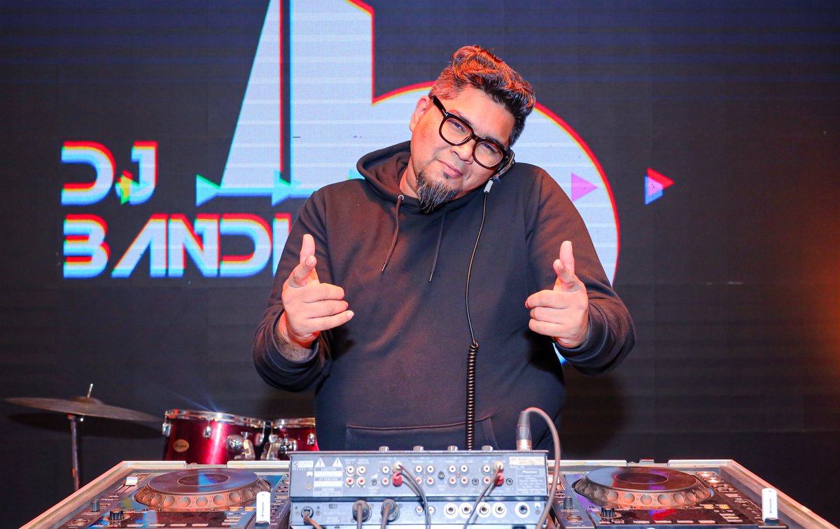 SHOW
Banglalink. 
#DJBandhan #lateuploads #banglalink #liveset #festival #party #clublife #club #show #event #bangladeshidj #dj #djlifestyle #instalife #djproducer #performer #pioneer #remixartist #musician #dhakalife #bestmusic #Sunburn #BDM #pioneerdj
📸 M D Saddam Hossain