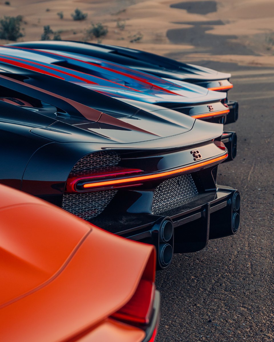 Bugatti's tweet photo. Four special CHIRON Super Sport created upon the request of their owners. One Dubai desert. And a unique experience that will last a lifetime. This is a celebration of BUGATTI’s automotive products, customization and craftsmanship.

#BUGATTISurMesure
–
https://t.co/mCEE0ghyaw https://t.co/JfJT9EbWjj
