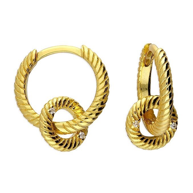 WildeShop's tweet photo. 🌸OPEN TODAY 11-4🌸 Prettiest gold  textured hoops.  TAP to purchase @ £39 or choose Local Pickup at Checkout ✨🟨✨#goldhoops 
.
.
.
.
#chunkyhoopearrings #goldhoops #goldearrings #modernjewellery #reinventedclassic #contemporaryjewellery #ifttt #wil… https://t.co/OEfi8ECQQ1 https://t.co/TdNxb6TO2J