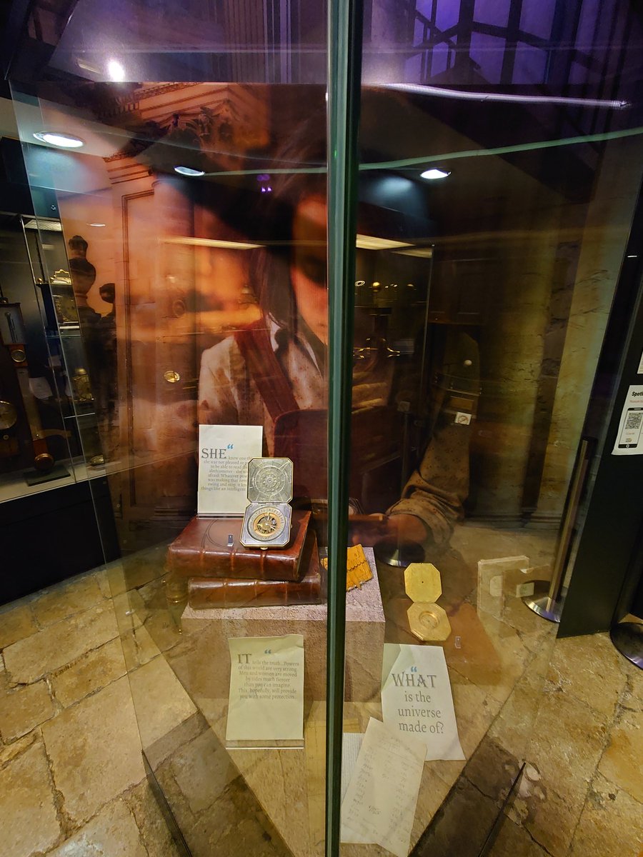 HisDorkMaterial's tweet photo. Next stop on any of your Oxford itineraries has to be @HSMOxford!
This is the museum that inspired the #alethiometer It's full of strange dials, compasses, and experimental instruments. There's even a huge lodestone! And #hisdarkmaterials fans are in for a special treat... (1/2) https://t.co/AaYWNCwud3