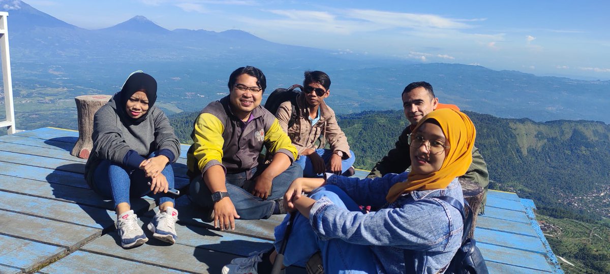 mekaryulia's tweet photo. Puncak telomoyo. Seneng ga km? https://t.co/HGd7G18k9w