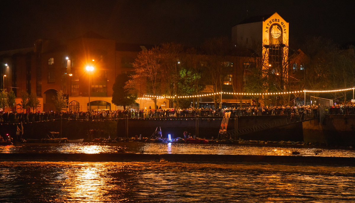 RiverfestLmk's tweet photo. Finishing off #RiverfestLimerick with a BANG! 

Thank you to everyone who came out to see our fireworks spectacular! 🎆

Don't forget you can still enjoy the Riverfestival Village today! https://t.co/zZv9J8vHmM