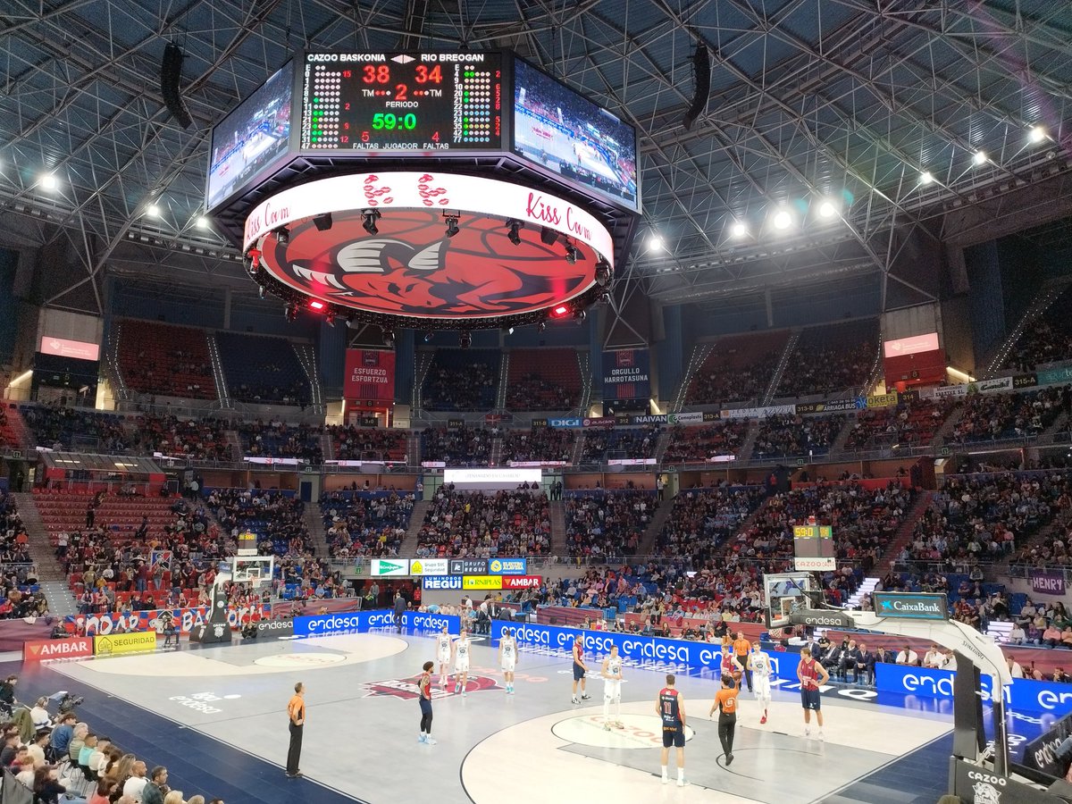 Qué gran experiencia el partido de ayer en Vitoria. Felicidades @Baskonia  por el pabellón, por el público, por la charanga... Por todo. Gracias @CBBreogan por luchar hasta el final. Orgulloso dos nosos #GoazenBaskonia #ForzaBreo