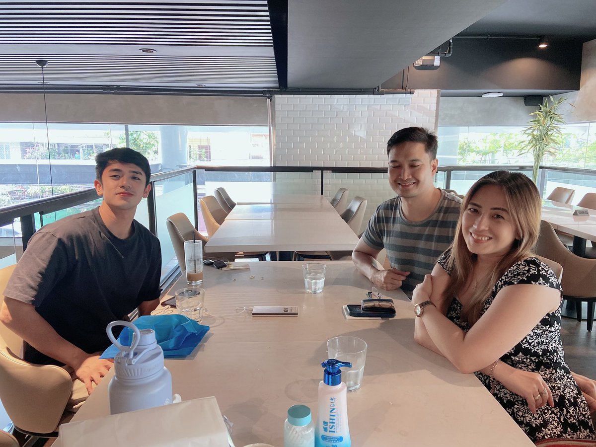 ISHINSKIN's tweet image. Meet up with PhotoCard Buyer 😂😁😅 LOL 

#ishin #ishinskin #BarDaInvestorsLoveISHIN 

Get your Free PhotoCards here:
vt.tiktok.com/ZS8sXMsbh/